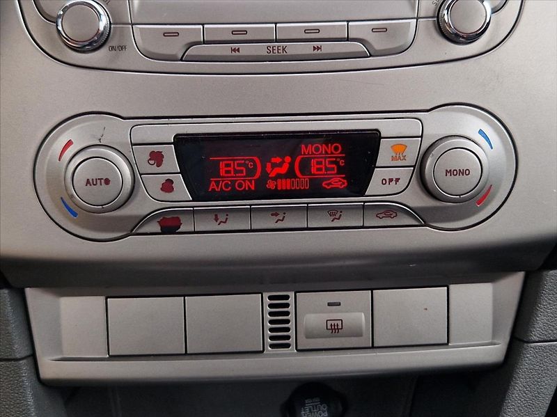 Ford Focus 1,6 TDCi NOVÉ TURBO VELKÝ SERV - fotka 21 z 29