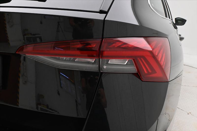 Škoda Octavia 2,0 TDI 110 kW DSG MATRIX LED - fotka 32 z 33
