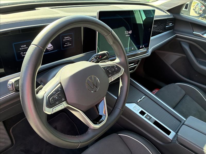 Volkswagen Passat 2,0 TDI IQ-LIGHT KAMERA 360 - fotka 10 z 33
