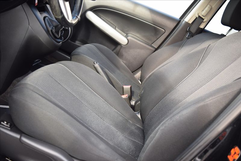 Mazda 2 1,5 MZR 76KW ALU KLIMA - fotka 20 z 38
