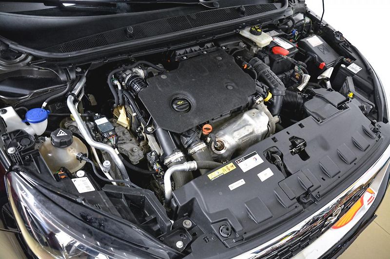 Peugeot 308 (2020) SW GT Line 1.5 BlueHDi 130 1 M - fotka 24 z 28