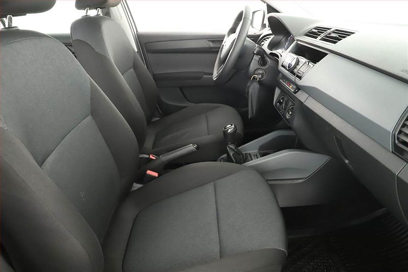 Škoda Fabia (2019) 1.0, ČR,1.maj, Park. senzory - fotka 7 z 10