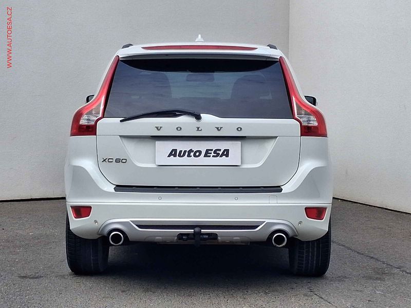 Volvo XC60 (2011) 2.4 D5 AWD, R-design - fotka 5 z 19