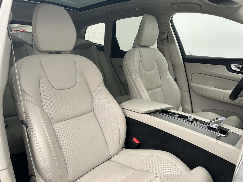 Volvo XC60 2.0  B4 4x4 ULTIMATE - fotka 14 z 33