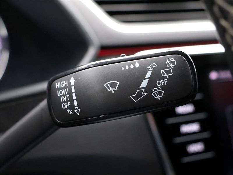 Škoda Superb 2,0 TDI DSG 4x4 Sportline - fotka 22 z 39