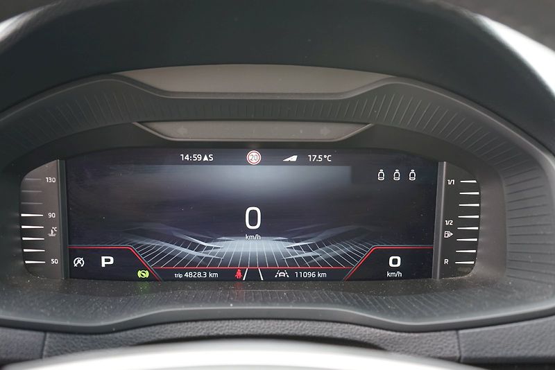 Škoda Karoq (2025) TSI 110 kW DSG Sportline - taž - fotka 11 z 33