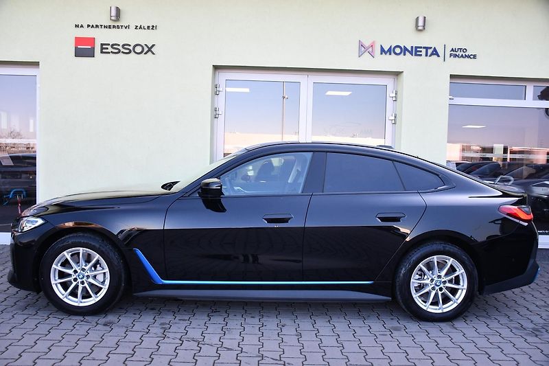 BMW i4 eDrive40 NAV CARPLAY KAMERA 1M - fotka 9 z 40