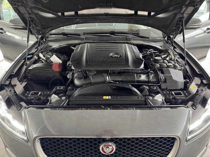 Jaguar XF 25d AWD*FullLED*360Kam*Panoram - fotka 41 z 41