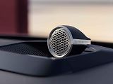 Perfektní audiosystém Bowers & Wilkins patří k trademarkům značky.