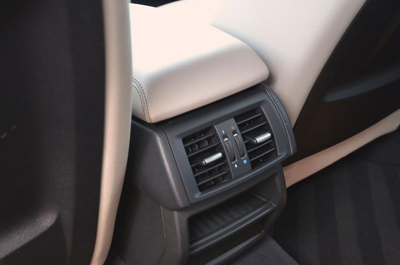 BMW X3 (2012) xDrive 20d 135kW AUTOMAT / ČR - fotka 19 z 36