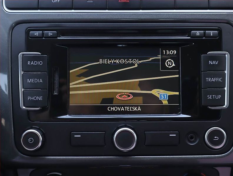 Volkswagen Polo (2012) 1.6 TDI, Automat, Navi, Xenony - fotka 16 z 19