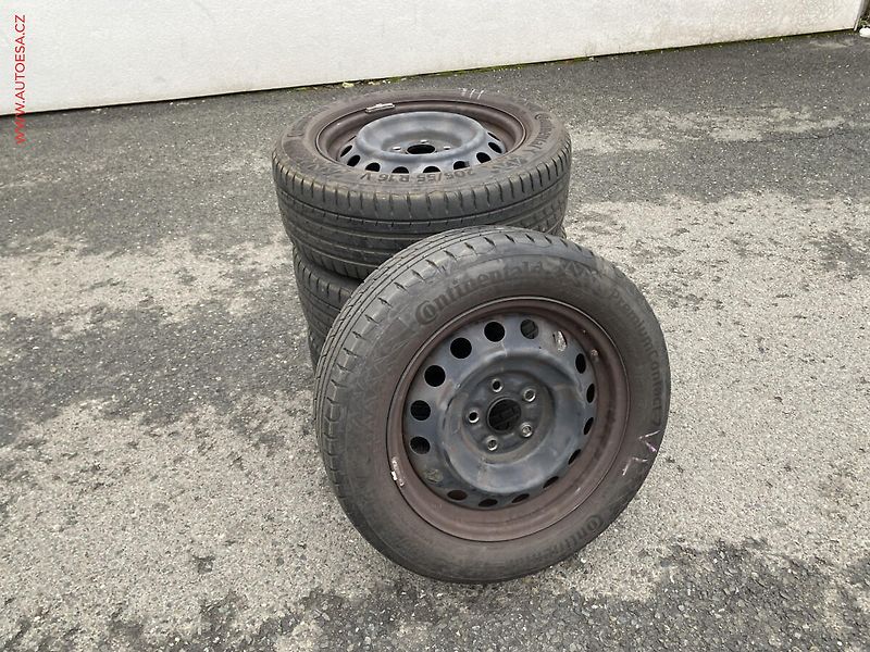Toyota Auris (2014) 1.6, +kola - fotka 18 z 18