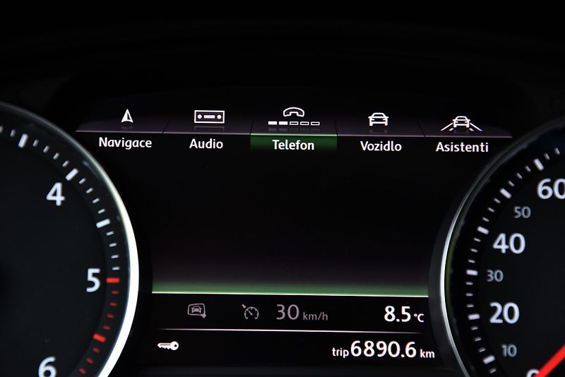 Volkswagen Touareg 3.0 TDi V6 DSG 4M,R-LINE,FACE - fotka 19 z 50
