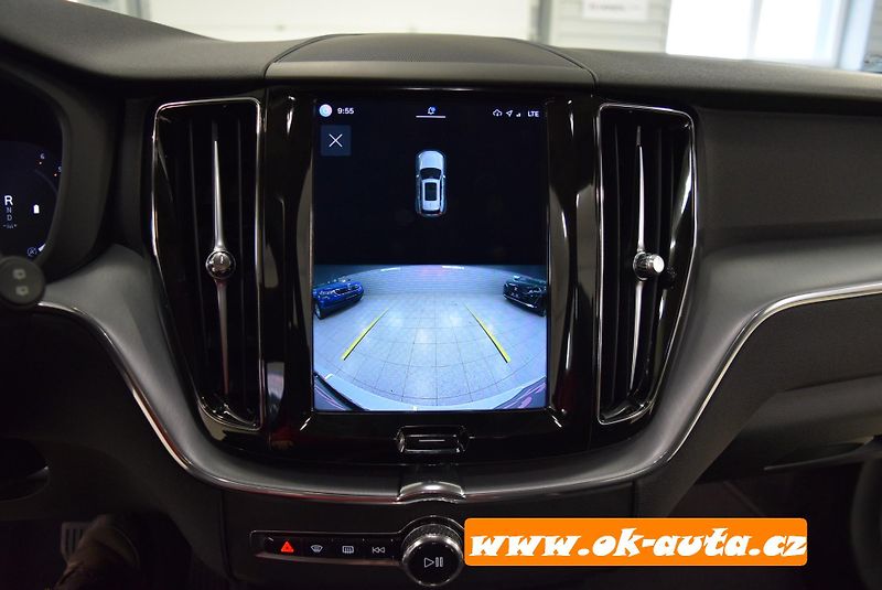 Volvo XC60 2.0 B4 AWD MOMENTUM 2022 - fotka 36 z 54