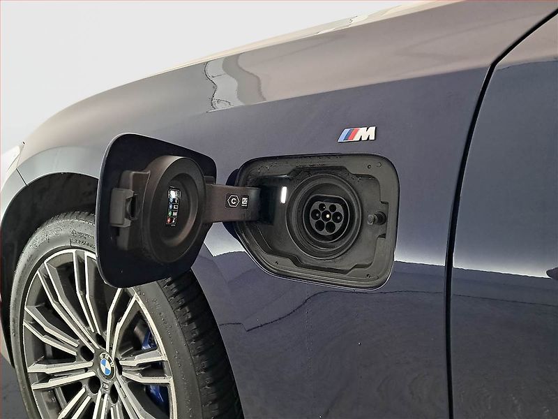 BMW Řada 3 (2021) 330 e xDrive - fotka 18 z 24
