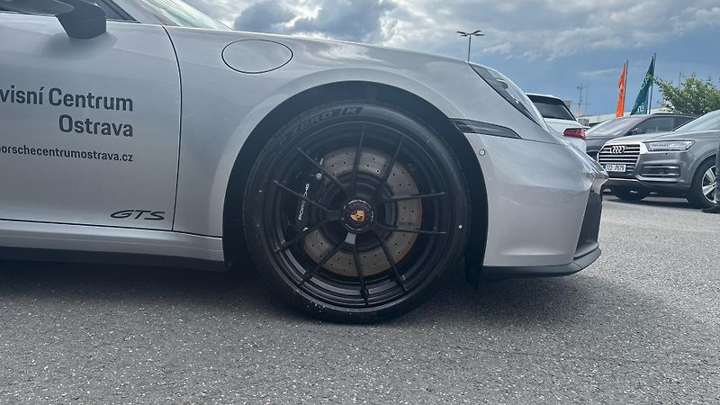 Porsche 911 Targa 4 GTS - fotka 10 z 24
