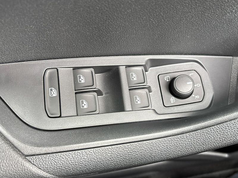 Škoda Karoq SPORT LINE - fotka 21 z 30