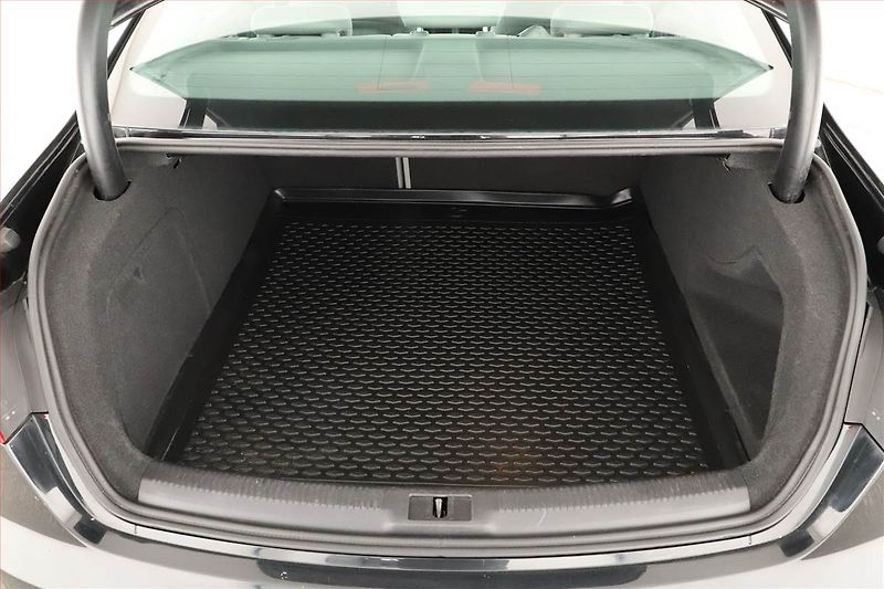 Audi A4 (2015) 2.0 TDI, Navi, Bi-Xenony - fotka 15 z 16
