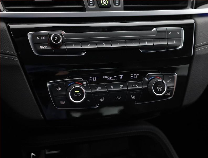 BMW X1 (2020) sDrive18d, Automat, ČR,1.maj - fotka 14 z 20