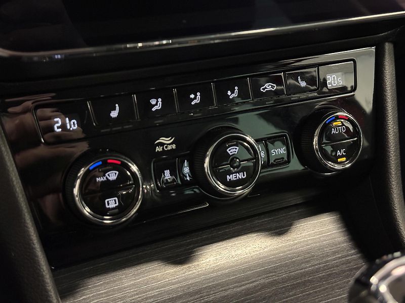 Škoda Superb 2.0TDI 4x4 DSG StylePlus - fotka 33 z 50