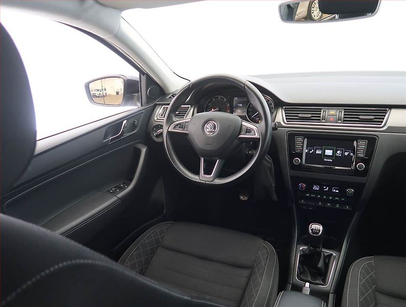 Škoda Rapid (2017) Spaceback 1.2 TSI, Xenony - fotka 7 z 20