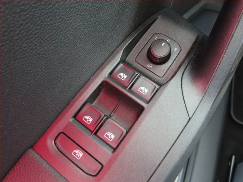 Seat Arona (2018) 1.0 TSI, Tempomat - fotka 15 z 15