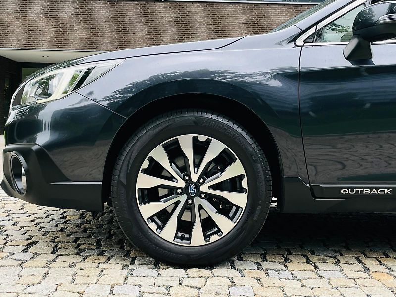 Subaru Outback 2.5i 4x4 AUT SERVISKA 1MAJITEL - fotka 48 z 49