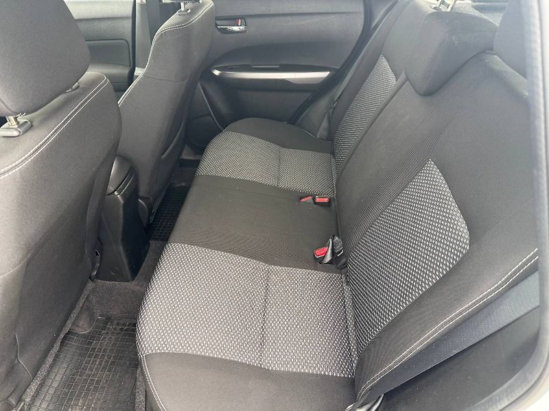Suzuki Vitara (2020) 1.4 BoosterJet 95 kW Premium - fotka 9 z 22