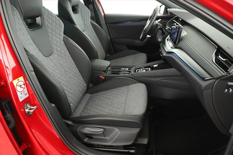 Škoda Octavia (2025) 1.5 eTSI mHEV, Sportline - fotka 16 z 18