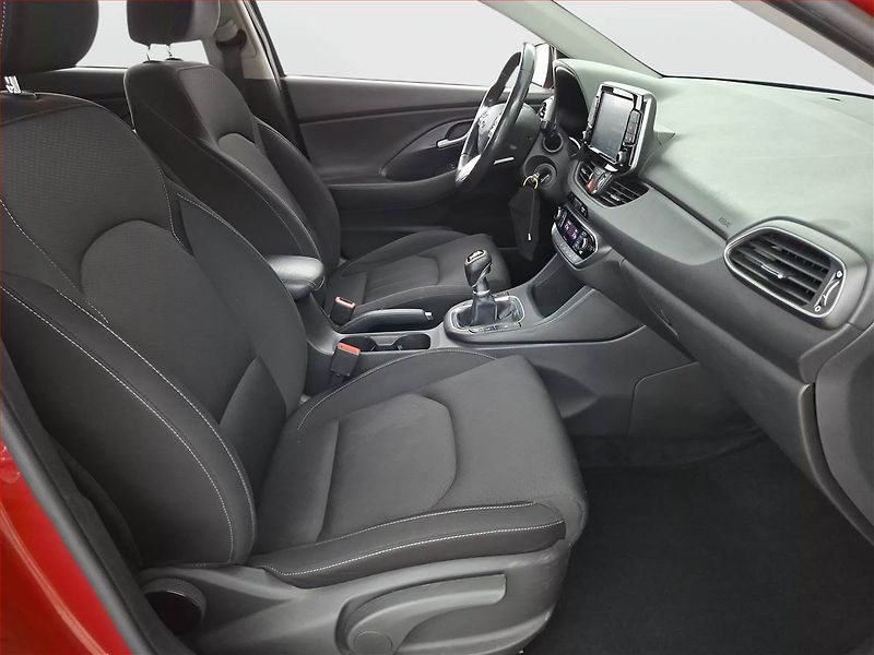 Hyundai i30 (2017) 1.6 CRDi, Navi, Tempomat - fotka 9 z 19