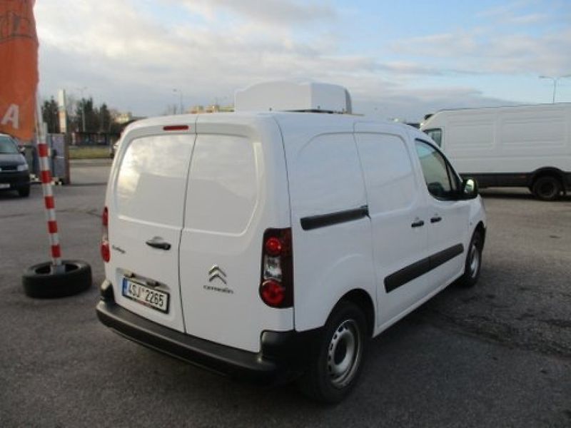 Citroën Berlingo chladící s el. zásuvkou - fotka 9 z 16