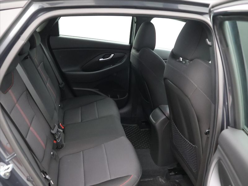 Hyundai i30 Fastback 1,5 T-GDI 159k CZ DPH - fotka 13 z 28
