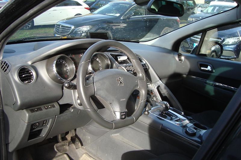 Peugeot 3008 (2013) 1.6HDi,Hybrid 4,AUT,4x4,Panora - fotka 21 z 78