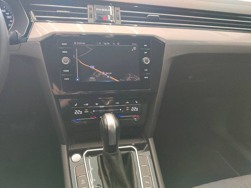 Volkswagen Passat Variant (2022) 2.0 TDI (110kW/150k) DSG, Busi - fotka 12 z 27