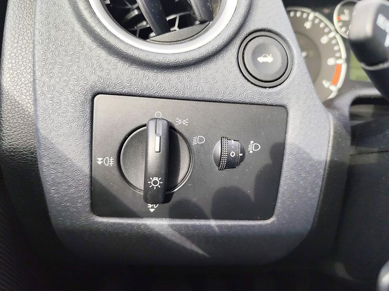 Ford Fusion (2008) 1. 4 Duratec 58 kW / 80 k 5 st - fotka 22 z 24