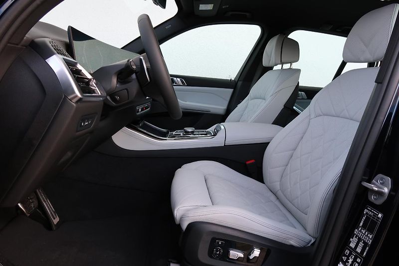 BMW X5 xDrive30d - fotka 2 z 6