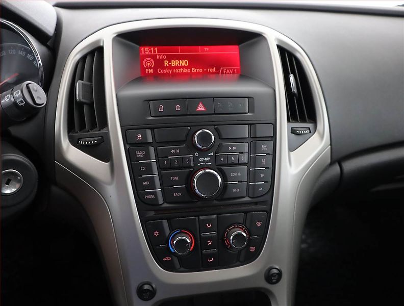 Opel Astra (2011) 1.4 16V, jezdí výborně - fotka 10 z 17