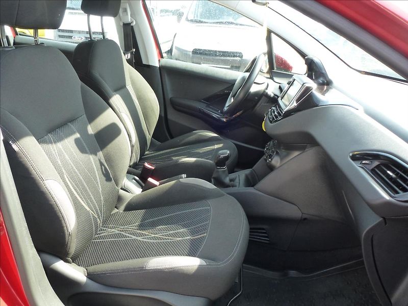 Peugeot 208 1,4 VTi Access 95k MAN5  Lucif - fotka 26 z 44