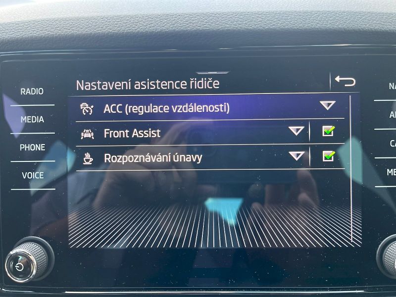 Škoda Karoq (2023) SPORTLINE TSI 1.5/110KW 6MP - fotka 26 z 35