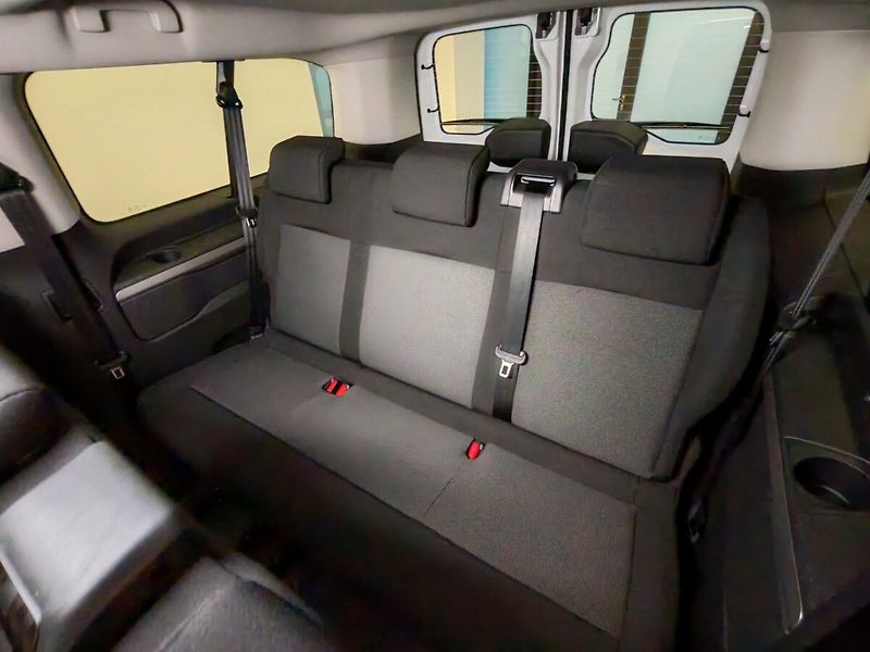 Toyota ProAce Verso 2,0D L2 6MT Combi 8S - fotka 11 z 18