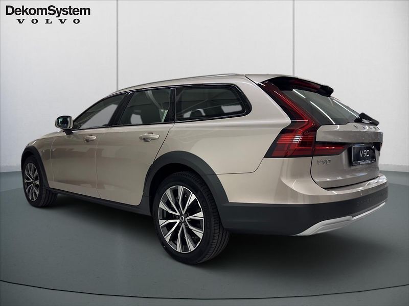 Volvo V90 2,0 B4 AWD Cross Country Plus - fotka 4 z 15