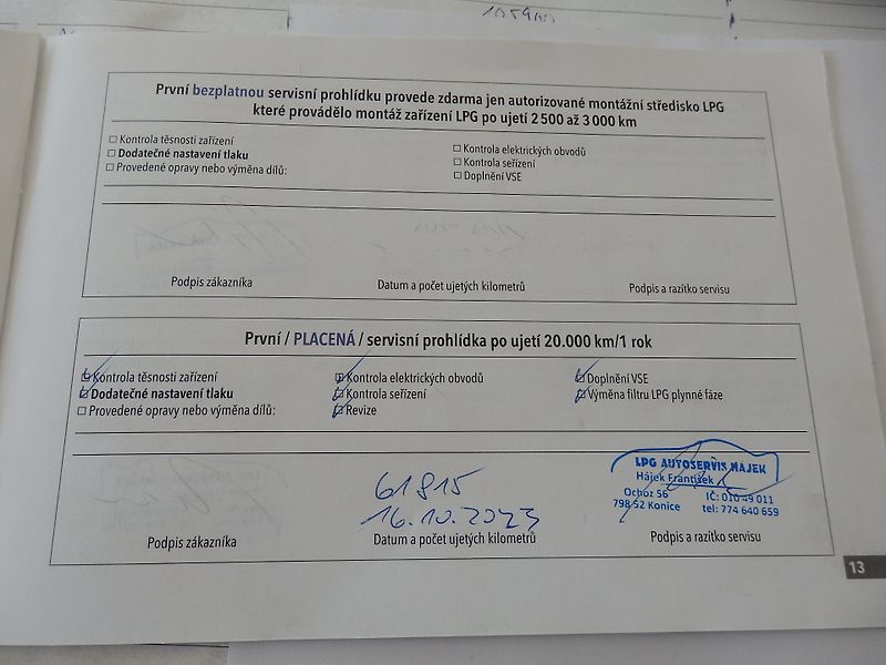 Toyota Corolla 1.8i HYBRID + LPG - fotka 33 z 35