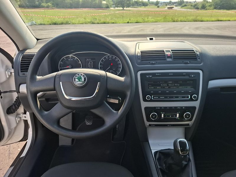 Škoda Octavia (2012) 1.2TSi 77kW,aut.klima,senzory - fotka 10 z 18