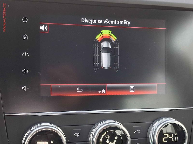 Renault Kadjar (2021) 1.3 TCe, Limited, AT, kamera - fotka 16 z 19