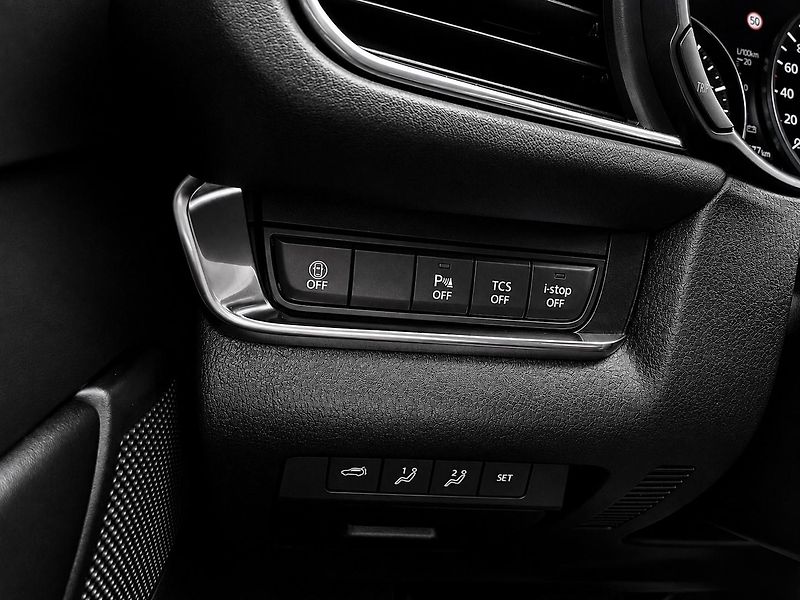 Mazda CX-30 (2022) 2.0 SKYACTIV-X 137kW COSMO 4x4 - fotka 31 z 42