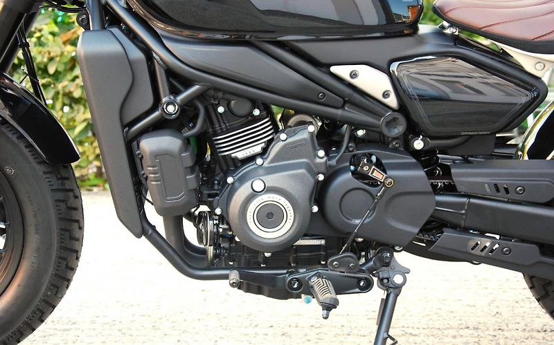 CFMOTO (2026) 450CL-C Bobber - fotka 13 z 25