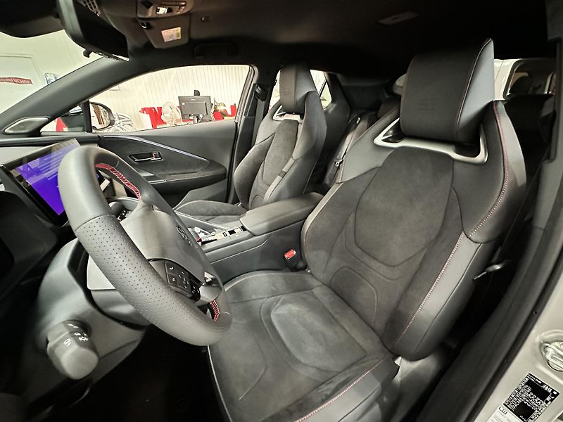 Toyota C-HR (2025) 2.0 HEV 4x4 GR SPORT PREMIE ED - fotka 10 z 25