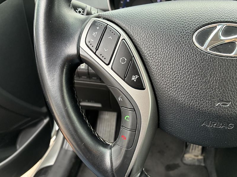 Hyundai i30 1,6i 99kW TAŽNÉ, REZERVACE - fotka 13 z 25