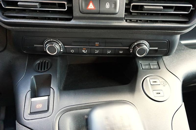 Peugeot Rifter (2024) 1,5HDI 96 kW - fotka 27 z 38