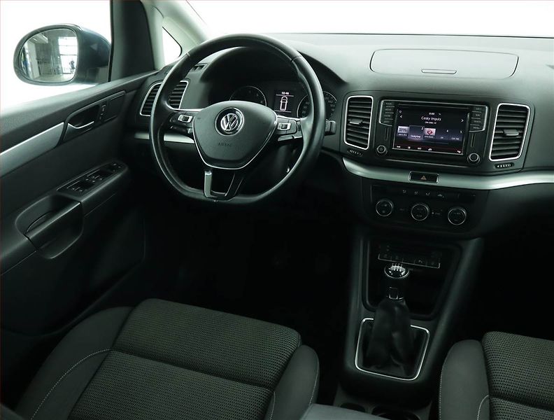 Volkswagen Sharan (2016) 1.4 TSI, 7 míst, Serv.kniha - fotka 7 z 18